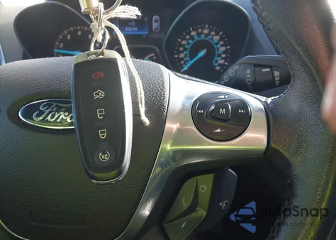 2013 Ford Escape Titanium z USA, uszkodzony, nr VIN 1FMCU9J91DUB27529